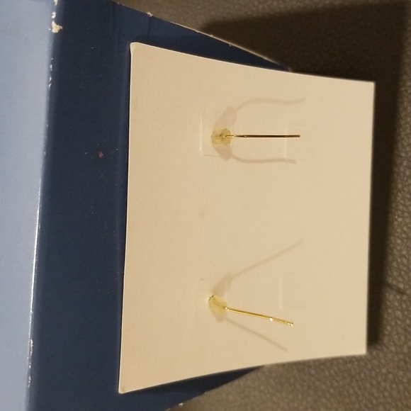 Jewelry - Picture 2 of 3